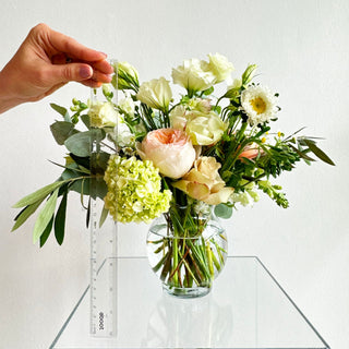 small seasonal fresh flower arrangement subscription